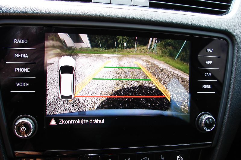 Škoda Octavia 2.0 TDi DSG LED NAVI ČR-ZADÁNO - fotka 30 z 43