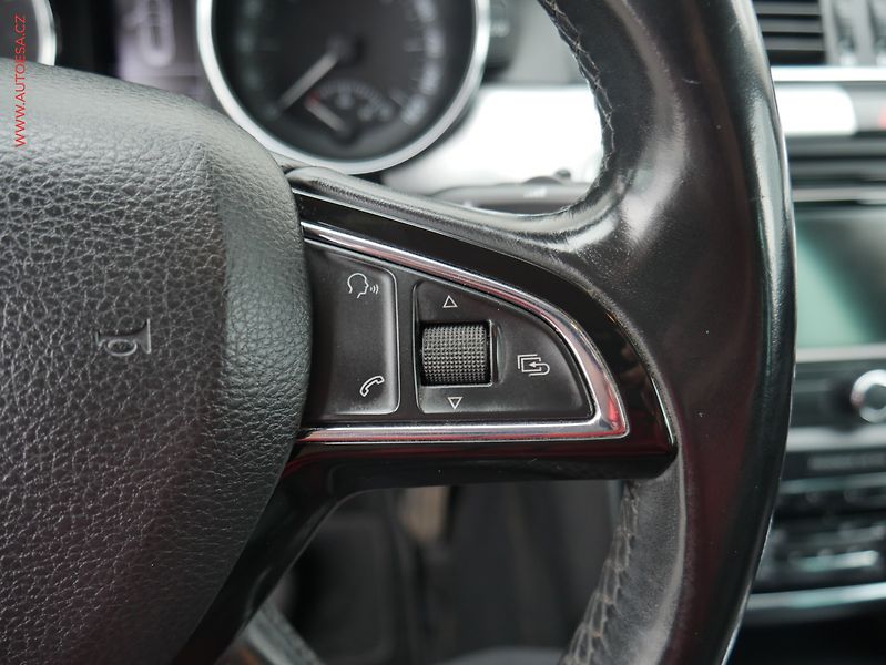 Škoda Superb (2014) 2.0 TDi, xenon, kůže - fotka 13 z 22