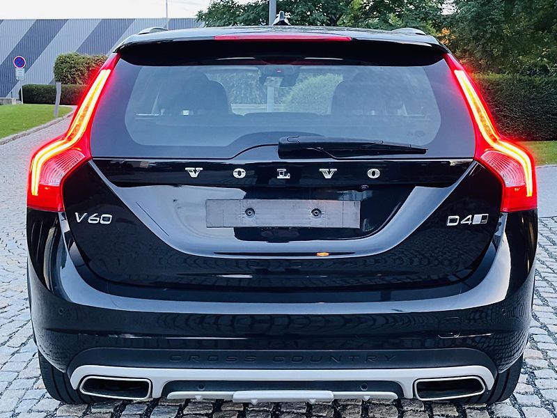 Volvo V60 2.4D4 5V AUTOMAT KAMERA TAŽNÉ - fotka 15 z 46