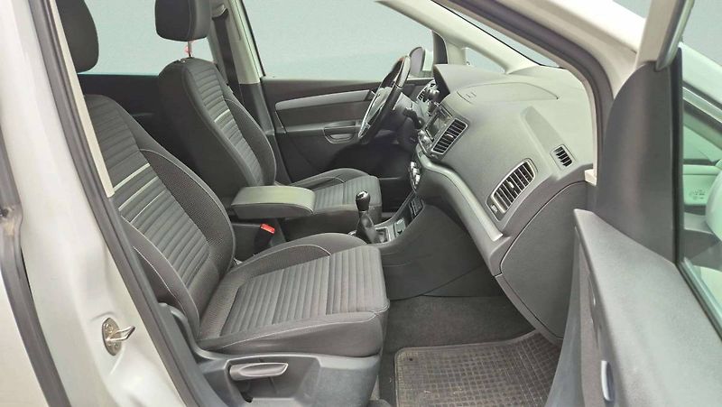 Volkswagen Sharan 2.0TDI 103kW MT6 - fotka 23 z 49