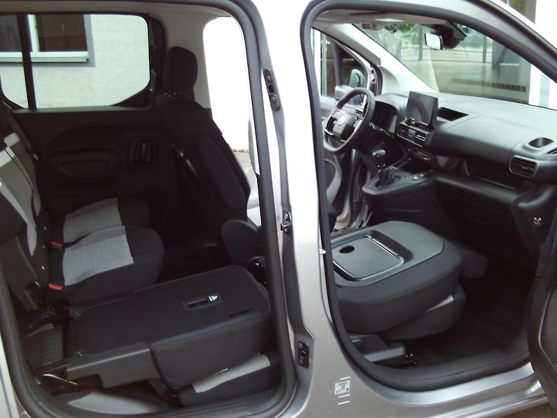 Citroën Berlingo (2026) PLUS Petrol 110k Manual - fotka 14 z 17