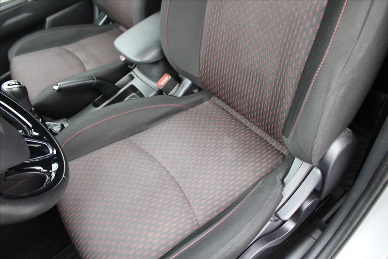 Mitsubishi ASX 1,6 MIVEC  KEYLESS,EDITION+ - fotka 22 z 40