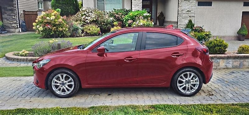 Mazda 2 1.5 66 KW výbava - fotka 1 z 16