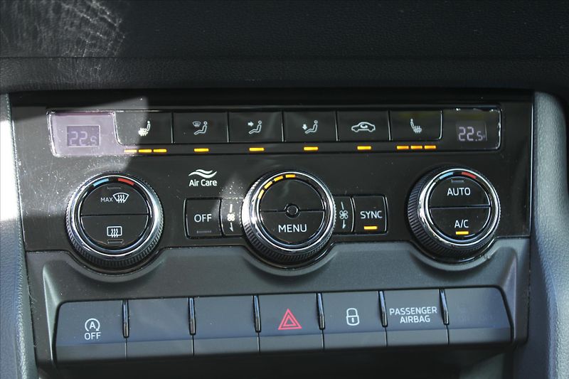 Škoda Karoq 2.0 TDI 110kW DPH ČR - fotka 26 z 27