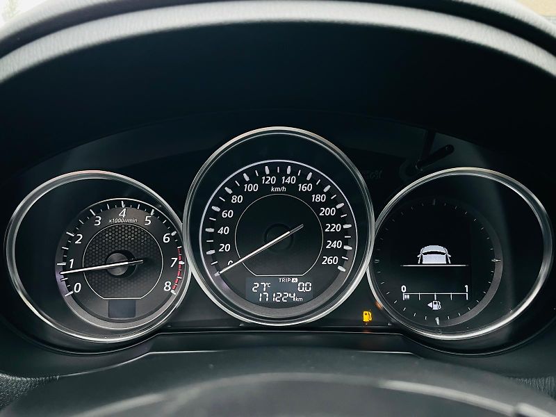 Mazda 6 2.0i MANUÁL SENZORY SERVISKA - fotka 40 z 45