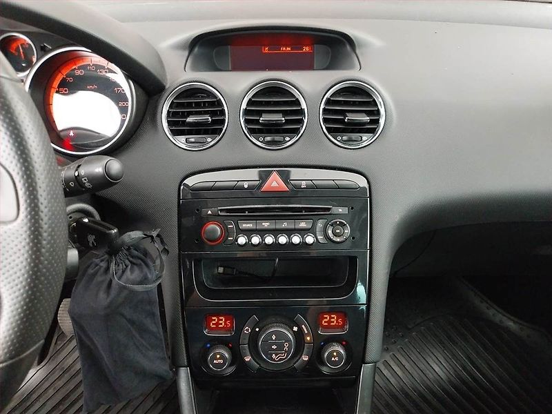 Peugeot 308 (2013) 1.6 VTi, Serv.kniha, Tempomat - fotka 12 z 17
