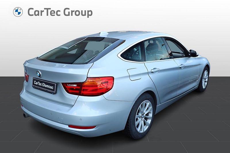 BMW Řada 3 320i xDrive - fotka 5 z 14