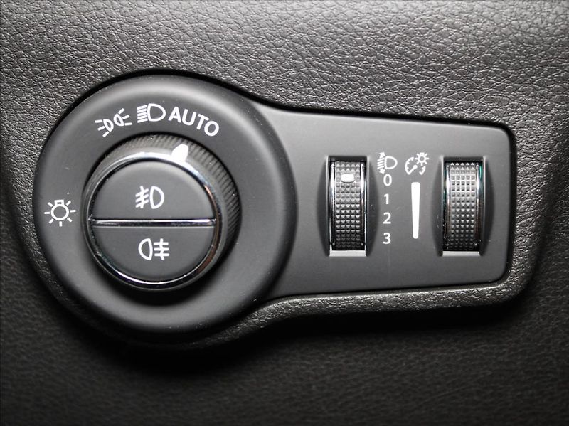 Jeep Compass 1,5 Turbo Hybrid Summit 30tkm. - fotka 17 z 23