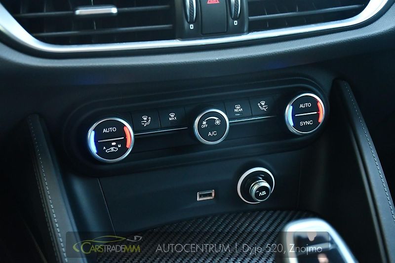 Alfa Romeo Stelvio 2.9 V6 Bi-T 520PS QUADRIFOGLIO - fotka 35 z 56