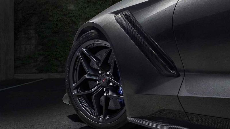 Chevrolet Corvette ZR1 při měření na brzdě.