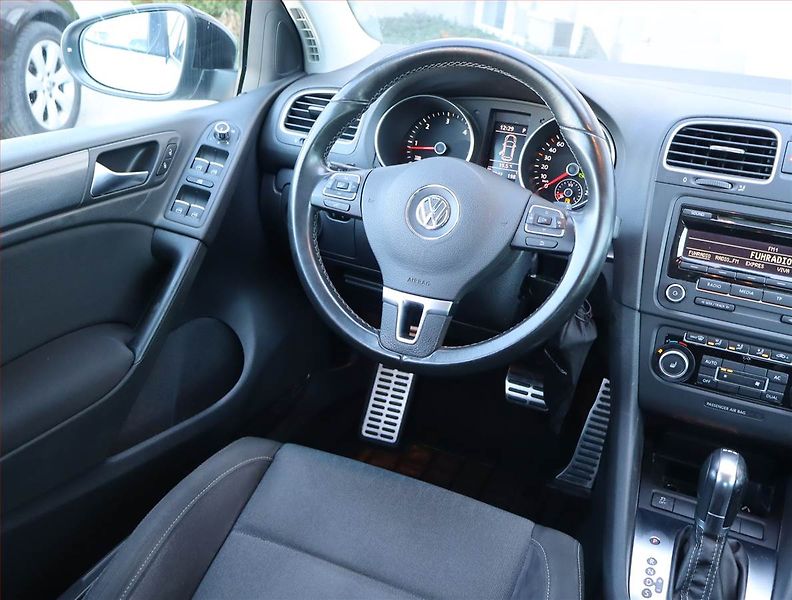 Volkswagen Golf (2012) 1.6 TDI, Automat, Tempomat - fotka 7 z 16