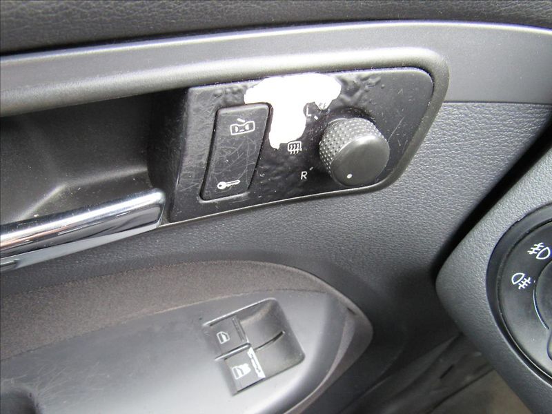 Volkswagen Touran 1,6 MPi 75kW - fotka 21 z 25