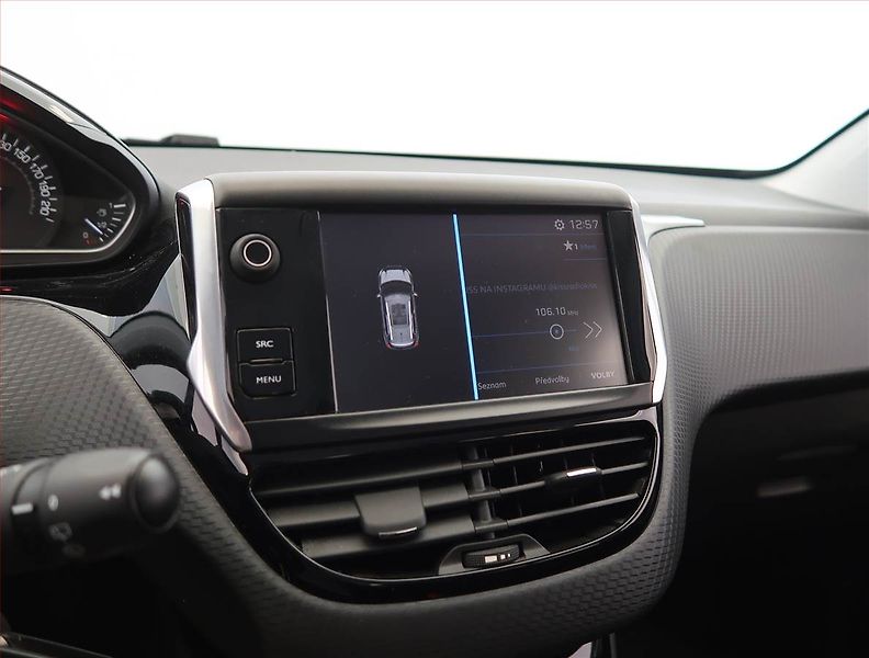 Peugeot 2008 (2017) 1.2 PureTech, Automat, ČR - fotka 20 z 21