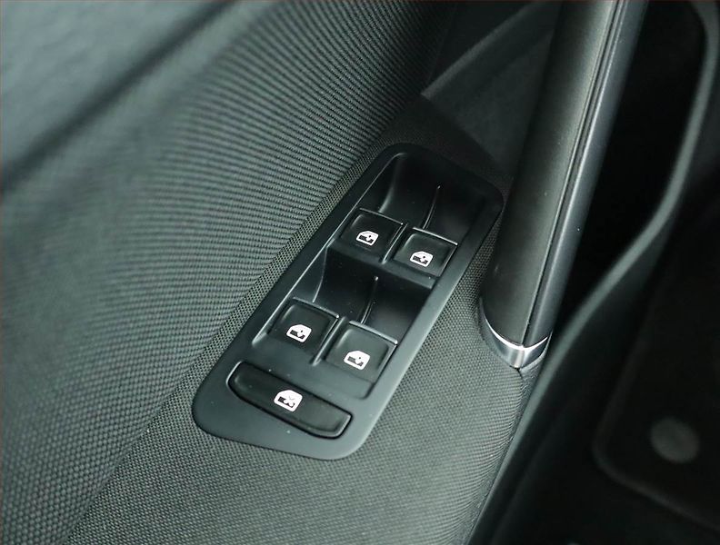 Volkswagen Golf (2017) 2.0 TDI GTD, Automat - fotka 22 z 25
