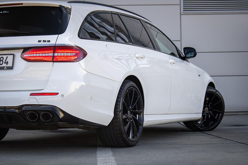 Mercedes-Benz Třídy E (2019) Mercedes-AMG 53 4MATIC+ A/T - fotka 18 z 50