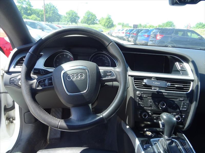 Audi A5 2,0 155 kW TFSi  S- Line - fotka 11 z 29