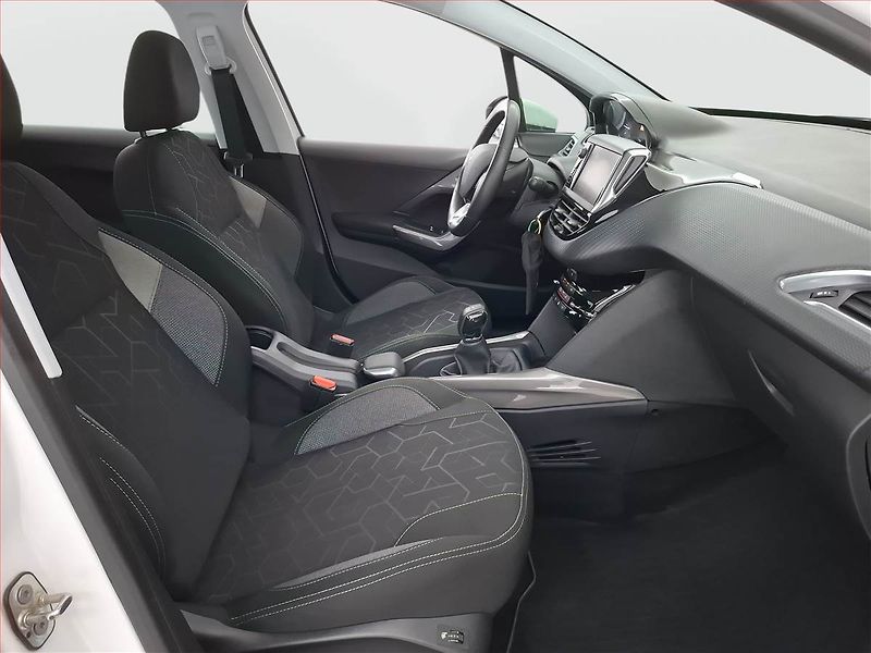 Peugeot 2008 (2018) 1.2 PureTech, ČR,1.maj - fotka 9 z 16