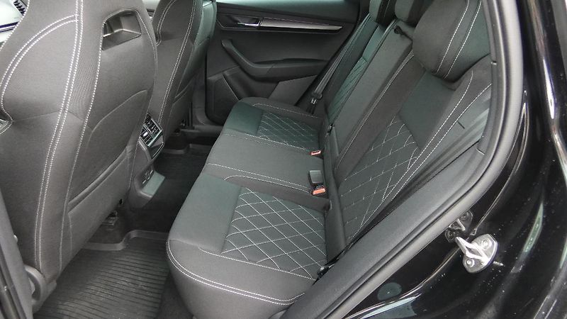 Škoda Karoq 1,5 TSI DSG Sportline - fotka 20 z 23