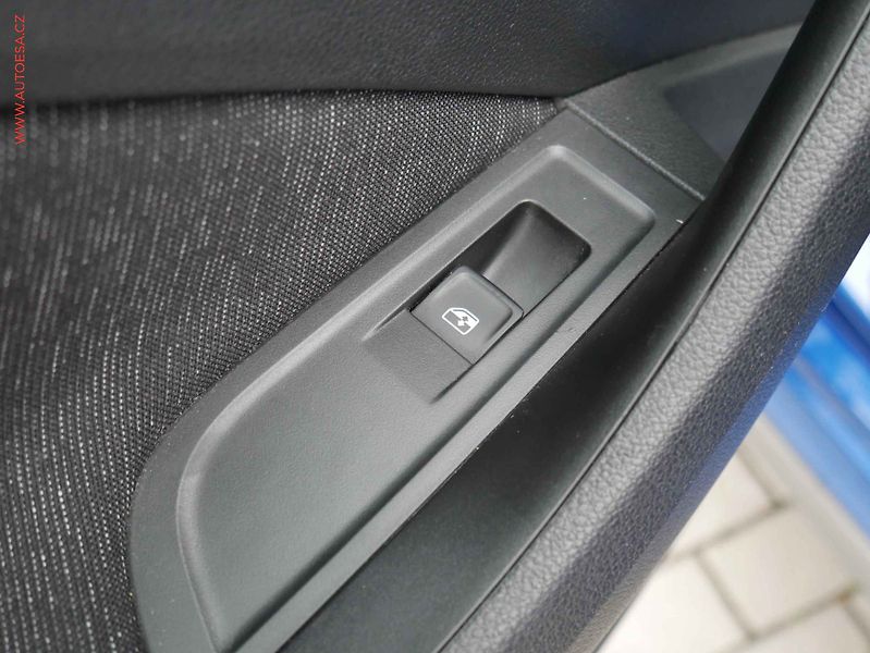Škoda Kamiq (2021) 1.5TSi, 2.maj,ČR, Style - fotka 12 z 22