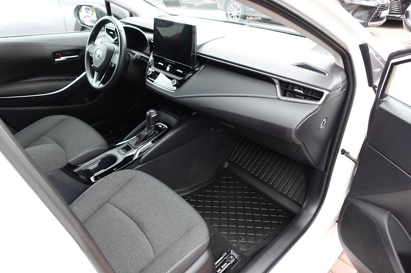 Toyota Corolla 1,8HSD Comfort Tech - fotka 12 z 31