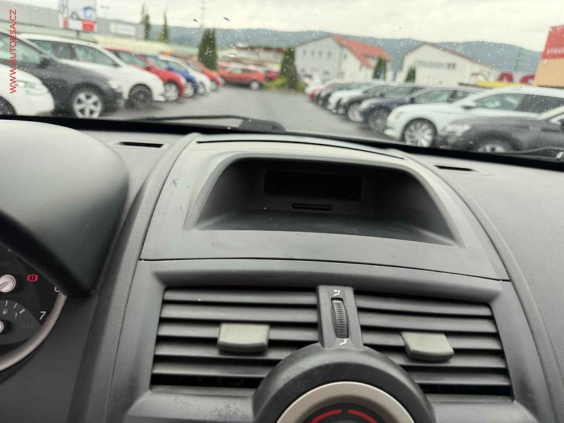Renault Mégane (2004) 1.4i, ČR, AC - fotka 12 z 15
