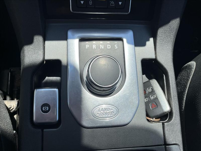 Land Rover Discovery 3,0 SDV6 7.MÍST 4x4 ROZVODY - fotka 22 z 44