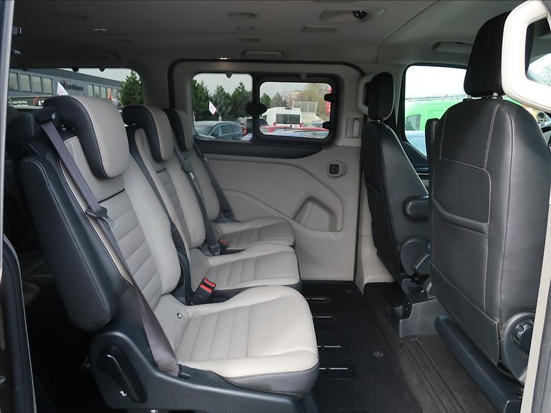 Ford Tourneo Custom 2,0 EcoBlue,96kW,8míst,automat - fotka 20 z 29