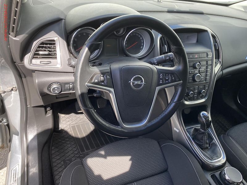 Opel Astra (2010) 1.6 T, ČR, AC - fotka 12 z 16