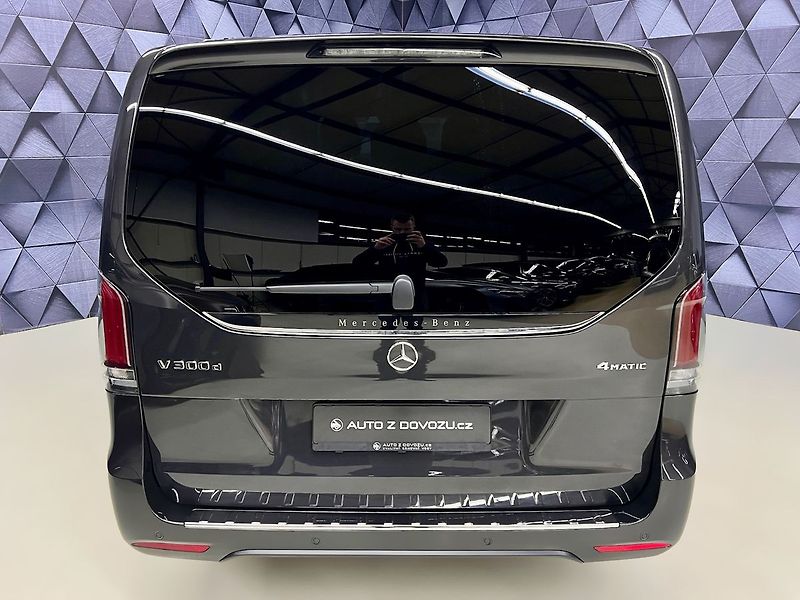 Mercedes-Benz Třídy V 300d 4MATIC AMG EXCLUSIVE XL - fotka 5 z 34