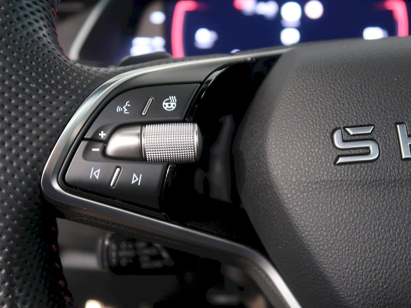 Škoda Octavia (2026) RS 2.0TSI 195KW DSG TAŽNÉ PANO - fotka 21 z 48