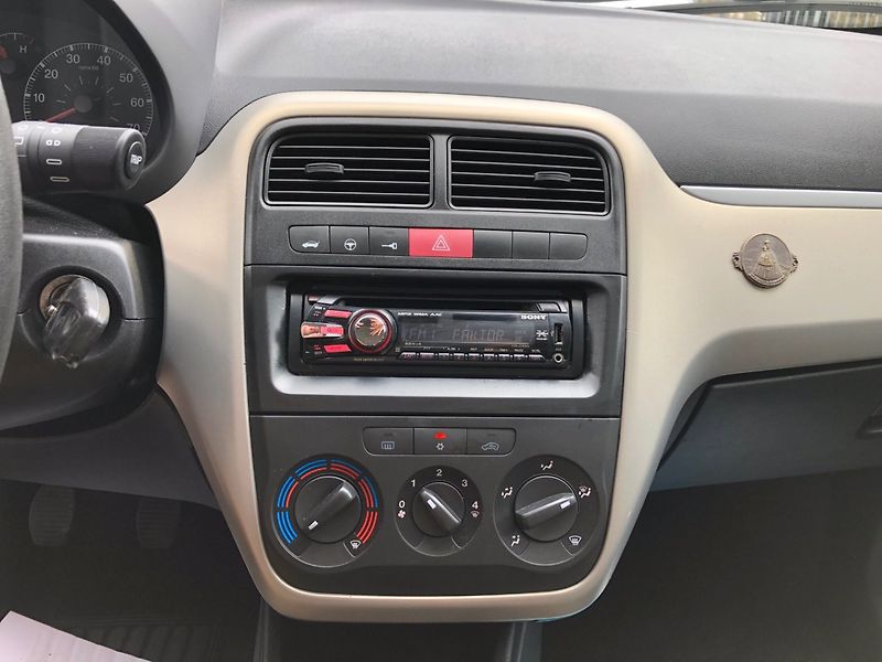 Fiat Punto (2006) 1.4 - fotka 19 z 32
