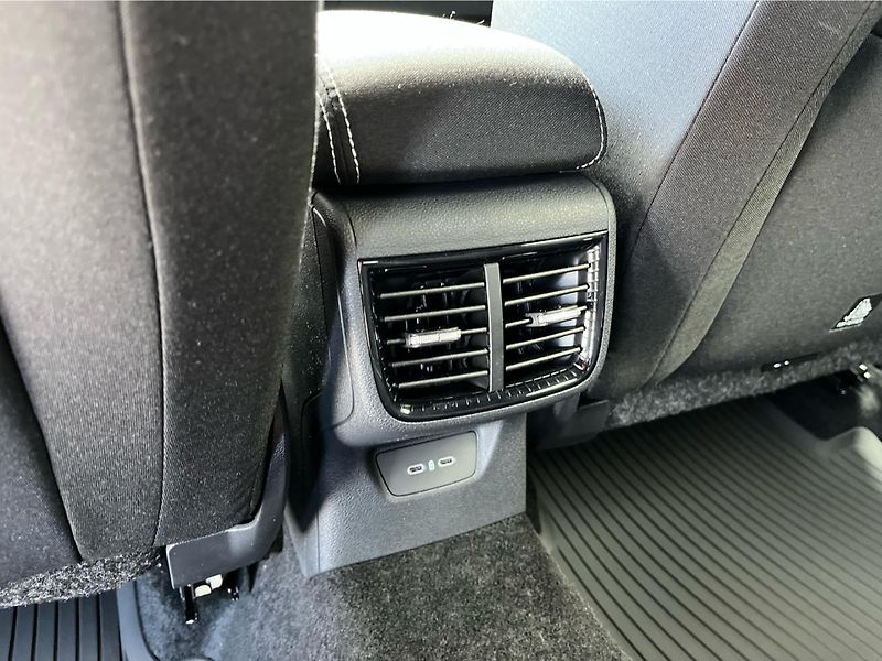 Škoda Fabia 1.0 TSi 85kW MONTECARLO DSG - fotka 23 z 26