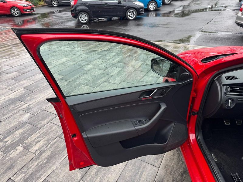 Škoda Rapid (2014) Spaceback 1.2 TSI StylePlus - fotka 9 z 31