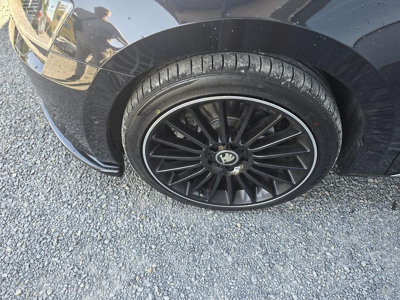 Škoda Superb 2.0 TDI L&Klement  4x4 - fotka 9 z 23