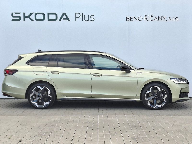 Škoda Superb (2025) Combi iV SportLine DSG 1,5TSi - fotka 11 z 35