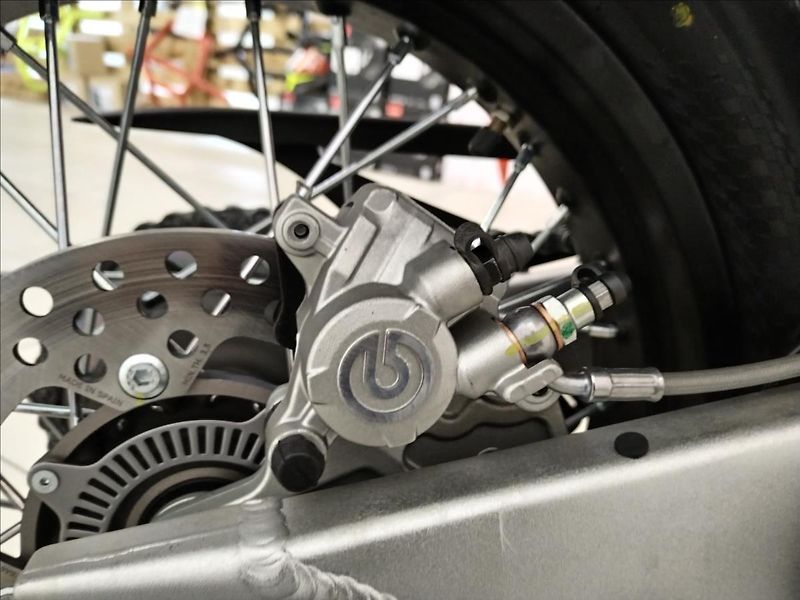 SWM Superdual T 600 (GT Pack)   0, - fotka 15 z 16