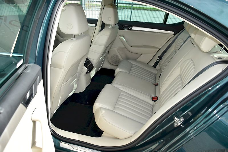 Škoda Superb (2022) L&K 2.0 TDI 110kW DSG - fotka 24 z 34