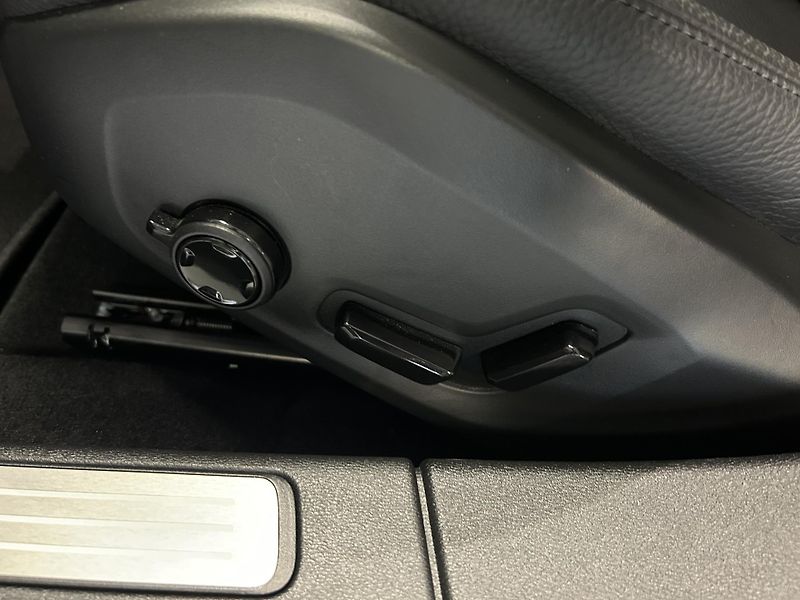 Volvo V60 (2025) ULTRA DARK DCT LED Panora HUD - fotka 7 z 43