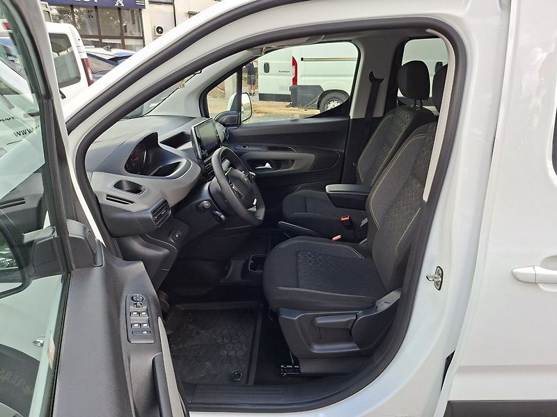 Peugeot Rifter ACTIVE 1.2 PT 110k M6 - fotka 12 z 22