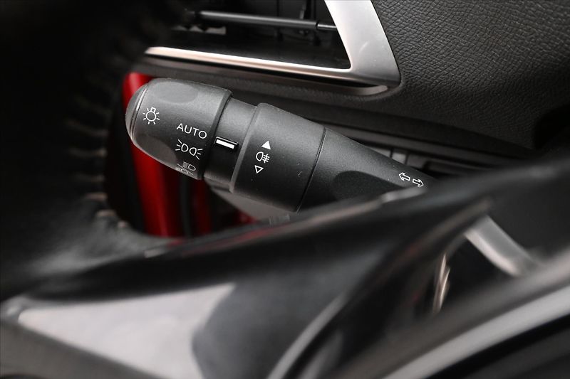 Peugeot 3008 1,5 HDI 96 kW Active Záruka až - fotka 26 z 30