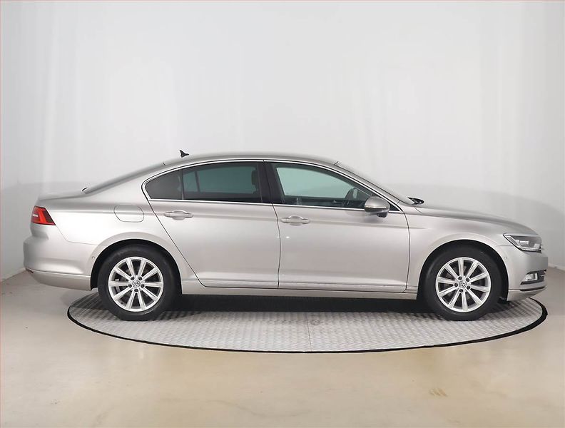 Volkswagen Passat (2015) 1.8 TSI, Automat, Serv.kniha - fotka 6 z 24