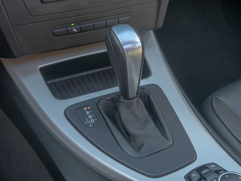 BMW Řada 3 (2011) 325i 160KW mat HK – NAVIGACE - fotka 29 z 52