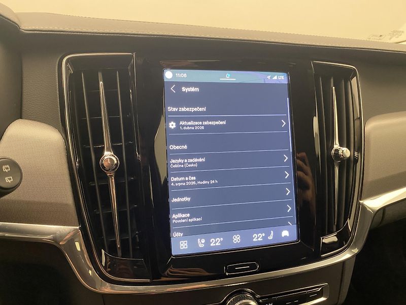 Volvo V90 T6 AWD RECHARGE BRIGHT PLUS - fotka 49 z 58