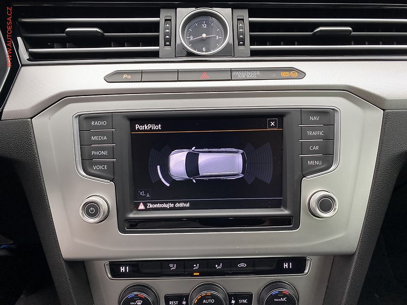 Volkswagen Passat (2015) 2.0 TDi, Comfortline, navi - fotka 18 z 18