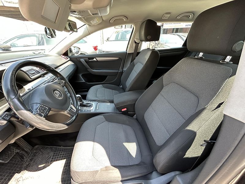 Volkswagen Passat (2014) 2.0 TDi 103 KW DSG - fotka 17 z 35