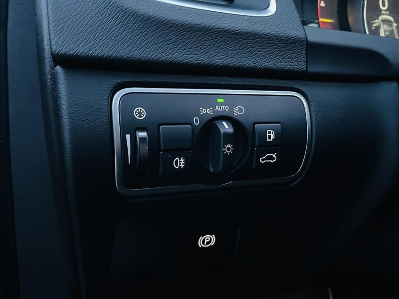 Volvo V60 2.4D4 5V AUTOMAT KAMERA TAŽNÉ - fotka 34 z 46