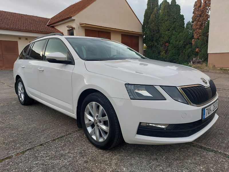 Škoda Octavia 1,6 TDi 85kw Ambition ČR Nav. - fotka 1 z 18