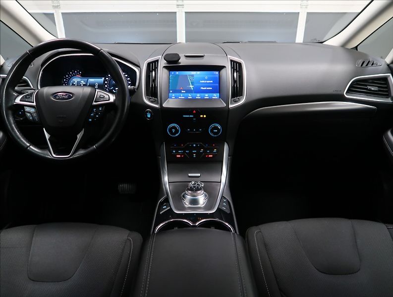 Ford S-MAX 2,0 EcoBlue NAVI KAMERA VÝHŘEV - fotka 11 z 46
