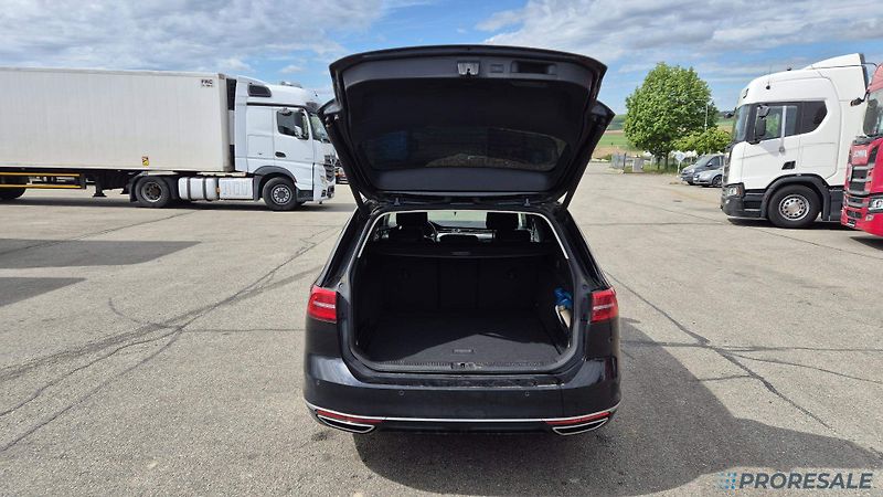 Volkswagen Passat (2018) 2,0 TDi 140 kW - fotka 9 z 19
