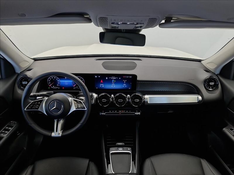 Mercedes-Benz GLB 220 4MATIC - fotka 13 z 22